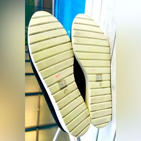 Eileen Fisher Humor Nubuck Sporty Ballet Flats Size 9* - Picture 10 of 11